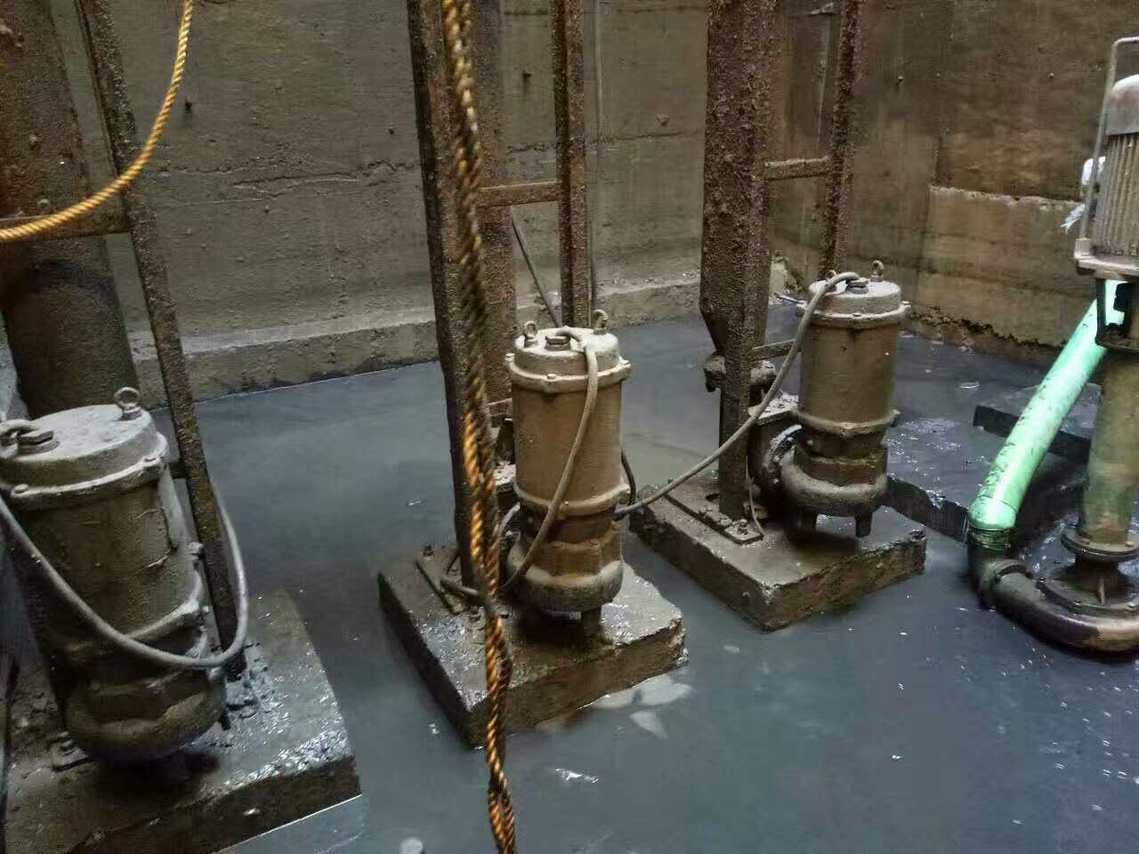 禄劝污水池清理