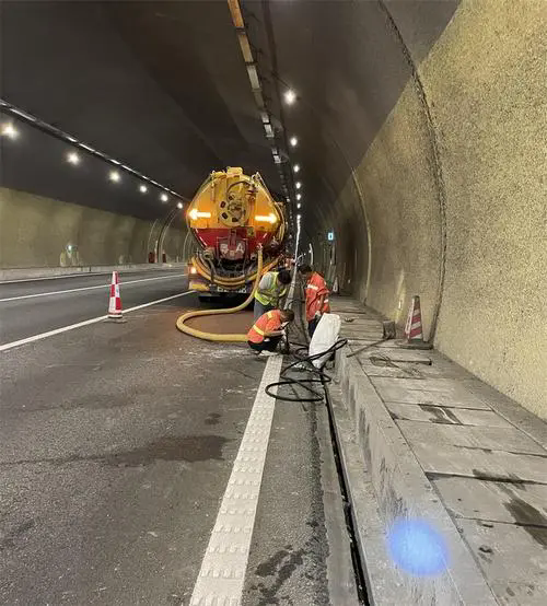 禄劝隧道排水渠清淤